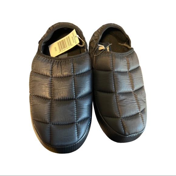 Tilley Shoes - NWT Tilley Puffer Slippers | Size M